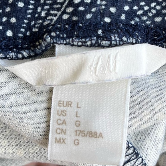 •H&M• Navy/White Patterned Pull-On Skirt - Size Large - Picture 2 of 8